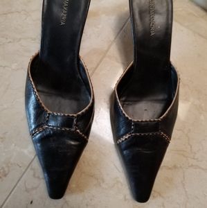 BCBG size 9.5 black leather 1/2 heel with point to
